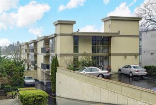 4561 Lake Washington Blvd, Kirkland WA  98033-7632 exterior