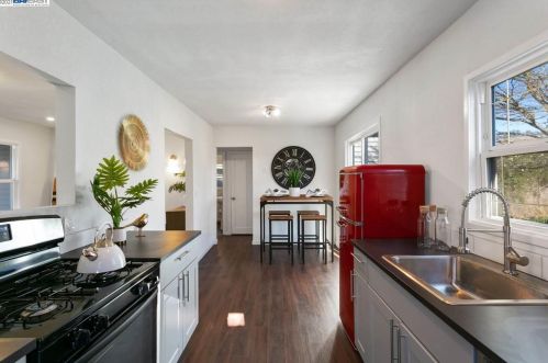 1570 Plz Dr, San Leandro CA 94578-1968 exterior