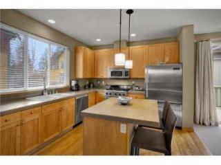 106 Sadie Ln, Seattle, WA 98110-1796