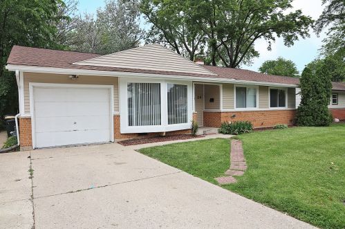 24 Wildwood Rd, Elk Grove Vlg, IL 60007-1537