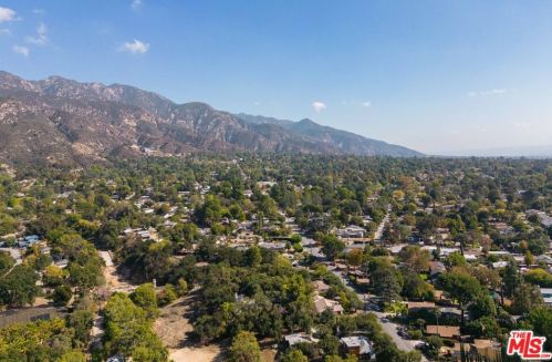 401 Loma Alta Dr, Altadena, CA 91001-3841