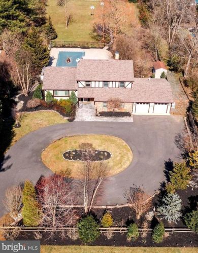 522 Mt Laurel Rd, Mount Laurel NJ  08054-9557 exterior