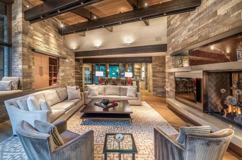 8209 Valhalla Dr, Truckee CA  96161-3300 exterior
