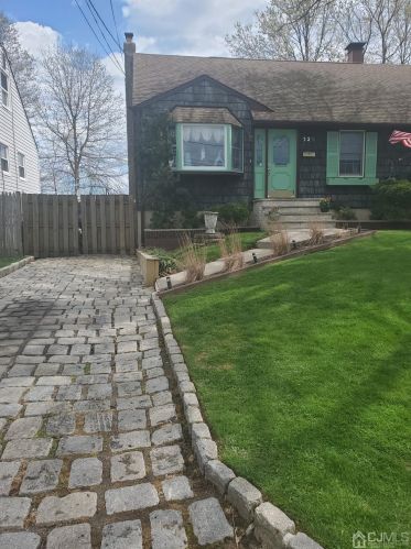 125 Bedford Ave, Iselin, NJ 08830-2417