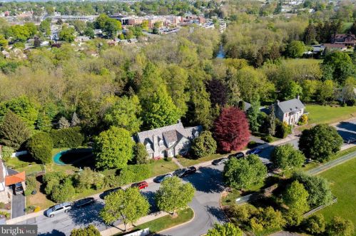 98 Highland Ave, Ephrata, PA 17522-2003