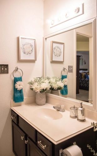 1821 Canterbury Cir, Fort Worth TX  76112-4001 exterior