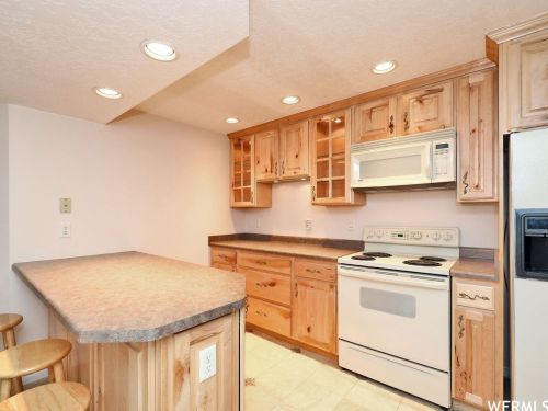 25 Snowstar Ln, Sandy UT 84092-4800 exterior