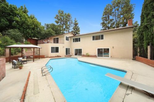 231 Sleepy Holw Dr, Glendale CA 91206-4727 exterior