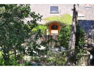 32 Linda Vista Pl, Monterey, CA 93940-4345