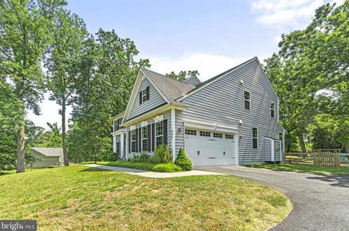 942 Lake Dr, Arnold, MD 21012-1714