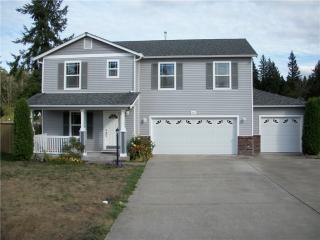 413 Easy St, Rainier, WA 98576-9586