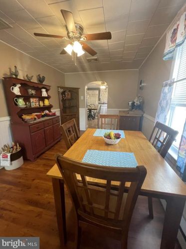 160 Crst Ave, Trenton NJ  08690-2103 exterior