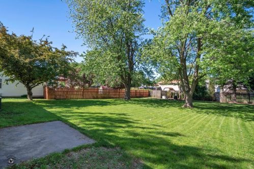 908 Quail Dr, Bradley, IL 60915-1338