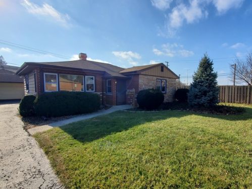 7 Whitehall Ave, Melrose Park, IL 60164-1721