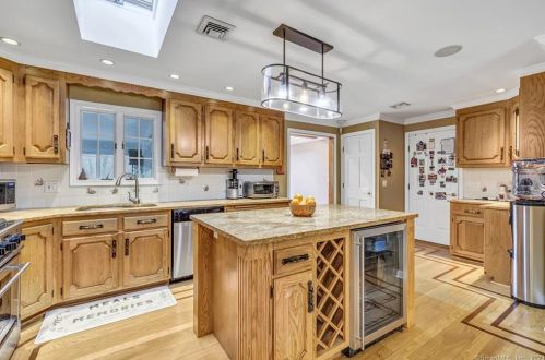 23 Treeland Rd, Huntington CT  06484-2730 exterior