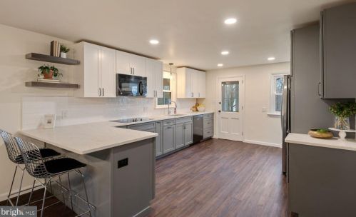 564 Lampeter Rd, Lancaster PA  17602-4010 exterior