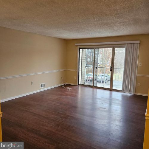 64 Aspen Ct, Trenton NJ  08619-4606 exterior