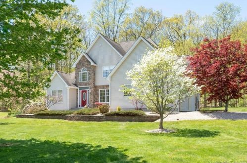 271 Metacomet Dr, Kensington, CT 06037-3932