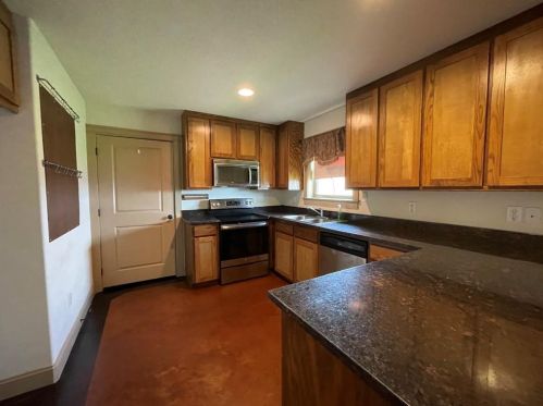 1310 Cochise Trl, Granbury TX  76048-6075 exterior