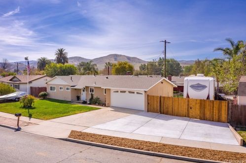 4050 Helene St, Simi Valley CA 93063-2929 exterior