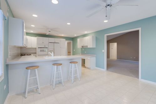 204 Julie Ln, Pingree Grove IL  60140-8379 exterior