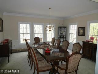12204 Clifton Spring Dr, Clifton VA  20124-1641 exterior