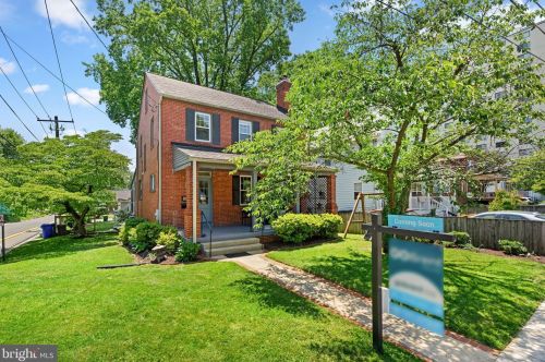 800 Easley St, Silver Spring MD 20910-4587 exterior