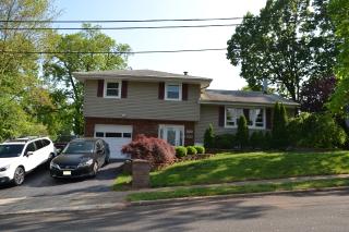 11 John St, Emerson, NJ 07630-1122