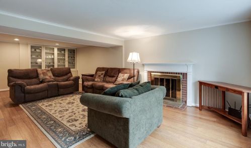 5623 Queensberry Ave, Springfield VA  22151-2711 exterior