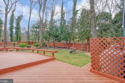 9919 Coffer Woods Rd, Springfield VA  22015-2903 exterior