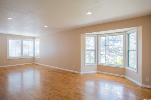 8641 Alta Cv Dr, Sandy UT 84093-1699 exterior