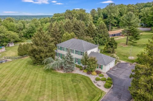 4 Honeysuckle Way, Flemington, NJ 08822-4505