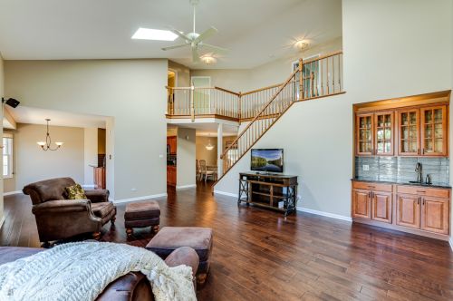 14527 Club Circle Dr, Oak Forest, IL 60452-1043