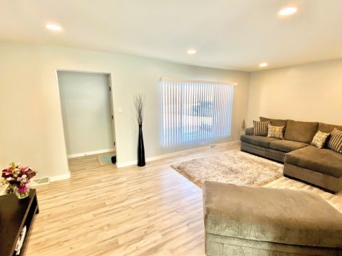 340 Exchange St, Crete, IL 60417-2244