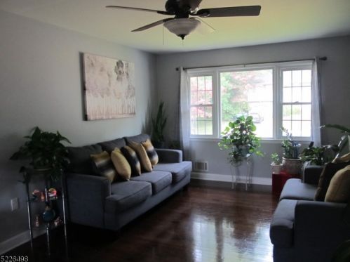 20 Honeyman Dr, Flemington, NJ 08822-4636