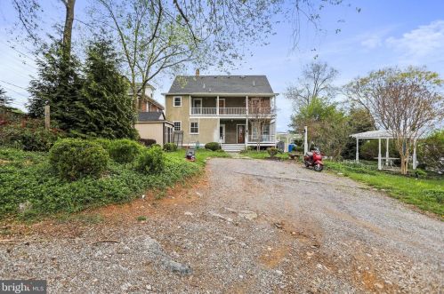 328 Mildred St, Charles Town WV  25414-1834 exterior