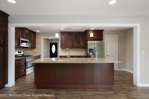 11 Avenue B, Atlantic Highlands, NJ 07716-1085