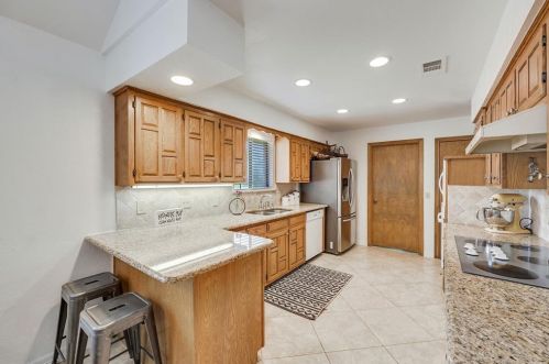 2614 Timberleaf Dr, Carrollton TX 75006-2040 exterior