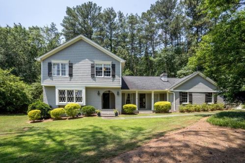 313 Lakeshore Dr, Marietta, GA 30067-4119