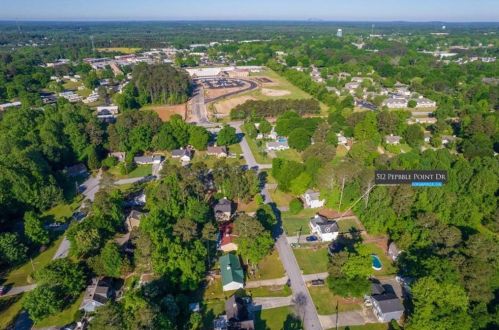 512 Pebble Point Dr, Loganville, GA 30052-7357