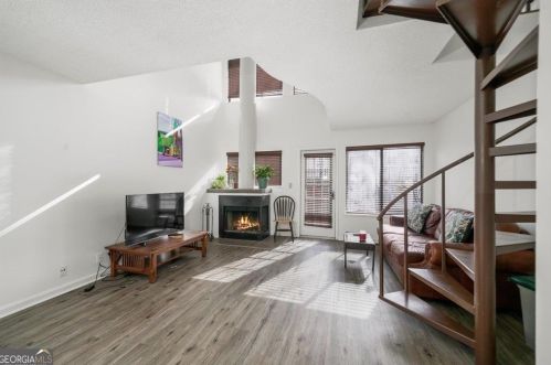 15 Finch Dr, Atlanta GA  30308-6501 exterior