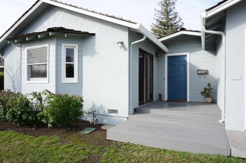 1624 Yale Dr, Mountain View, CA 94040-3646