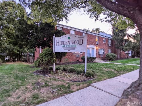 18 Alva Ct, Edison, NJ 08817-4660
