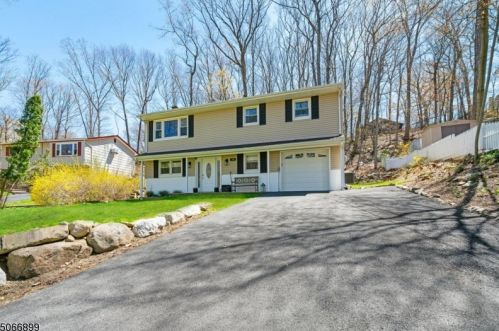 39 Mountain Trl, Hopatcong, NJ 07843-1790