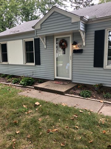 2921 Village Dr, Peoria, IL 61604-2357