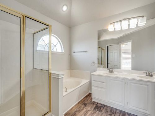 1420 Mapleview Dr, Carrollton TX 75007-6019 exterior