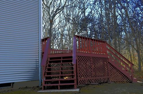 135 Fairway Dr, North Kingstown, RI 02852-6213