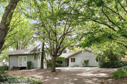 344 Otis St, Ashland OR  97520-1128 exterior