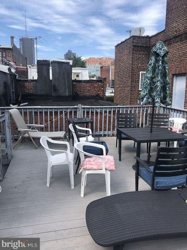 335 12th St, Philadelphia PA 19107-1214 exterior