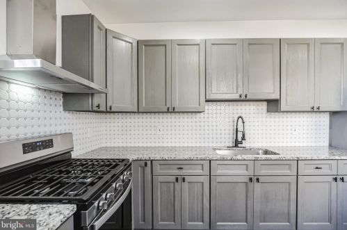 525 Bailey St, Camden NJ  08102-2522 exterior